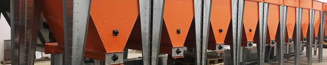Hoppers for minerals and premixes